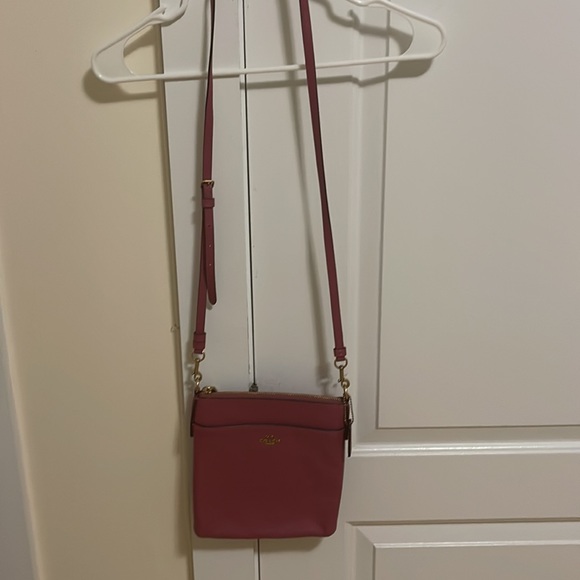 Genuine EUC Coach Small Crossbody leather pink bag - Picture 2 of 7